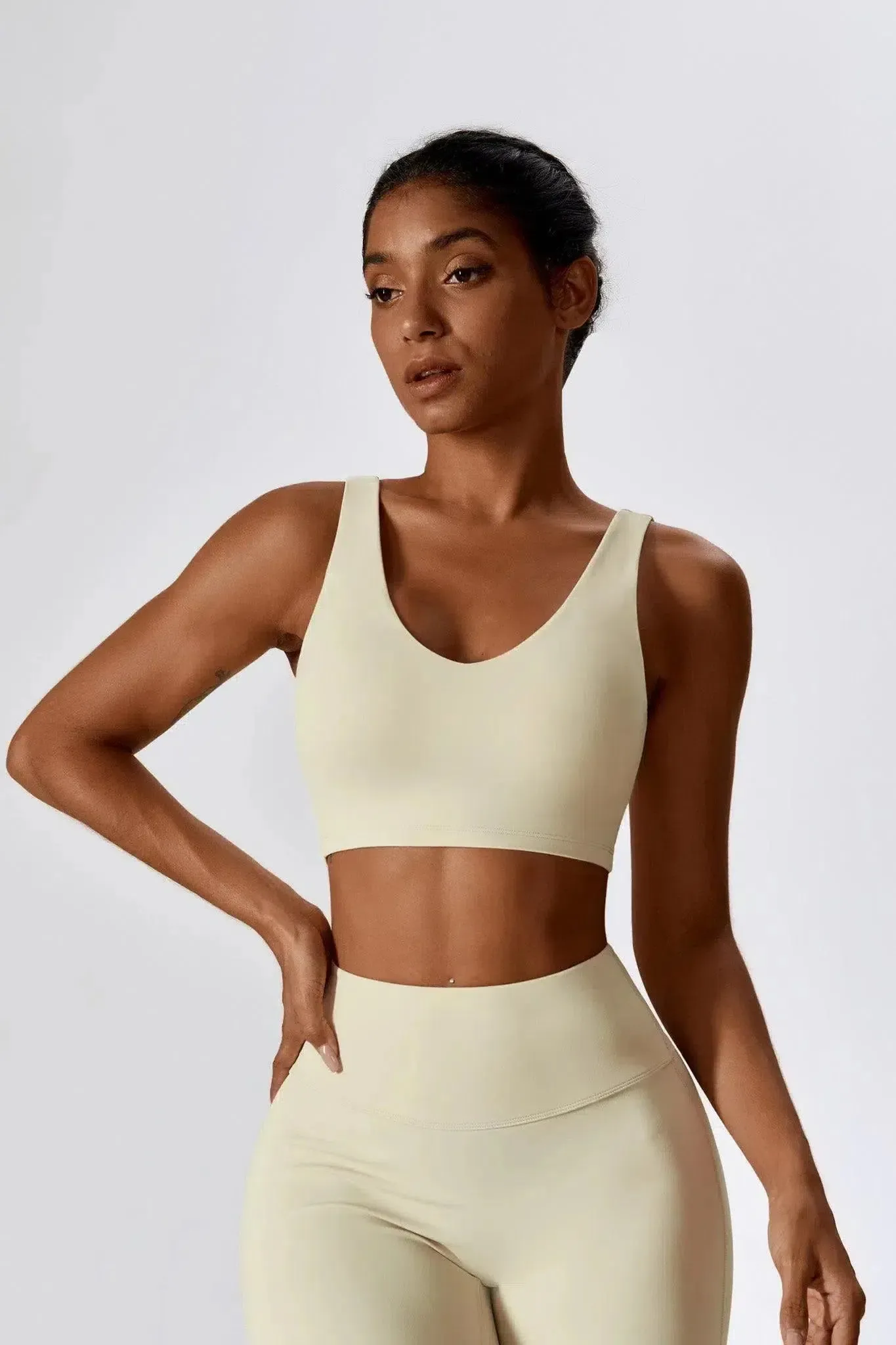Mariuccia – Scoop neckline – Sports bra & flared leggings set