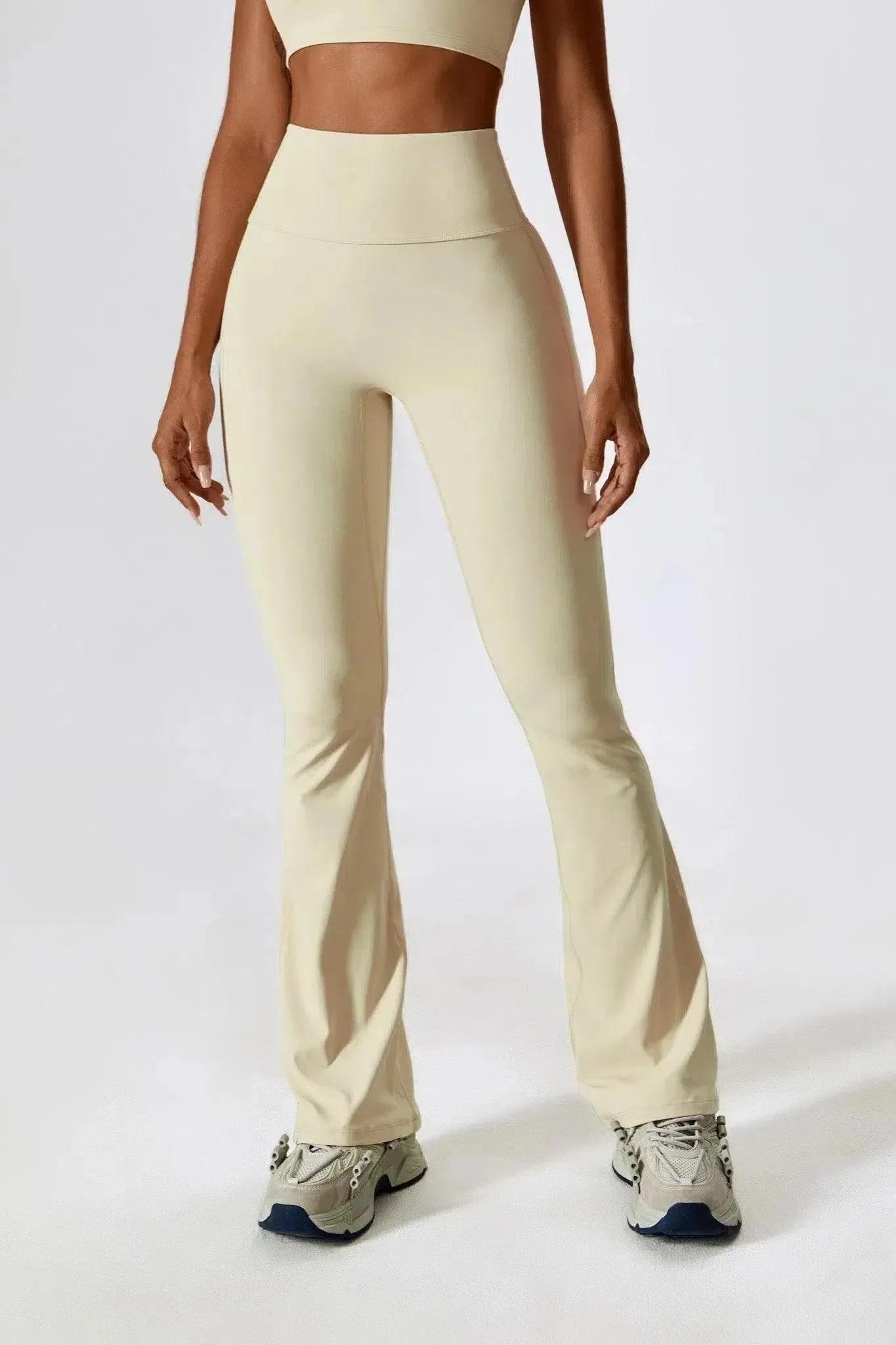Mariuccia – Scoop neckline – Sports bra & flared leggings set