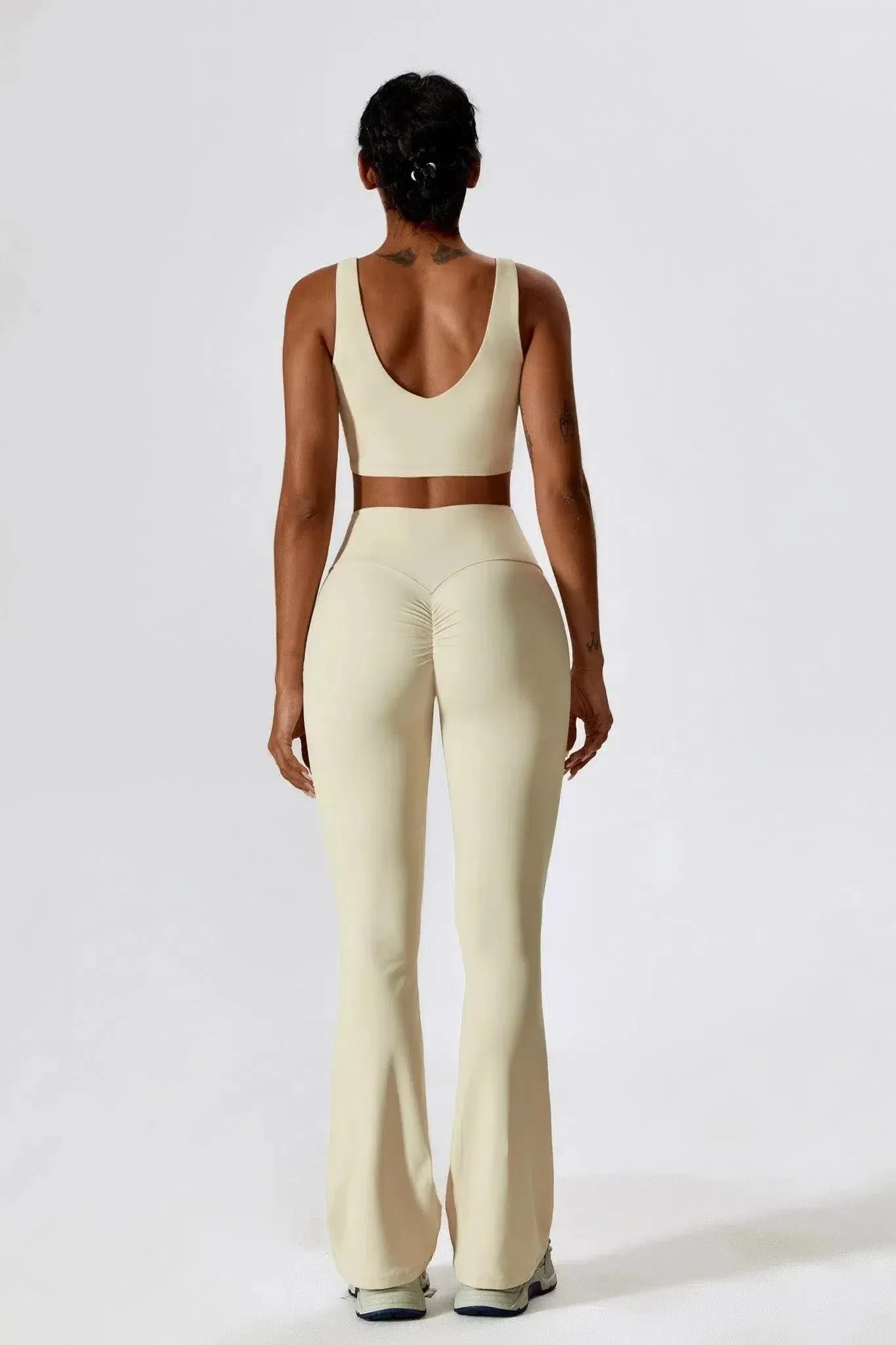 Mariuccia – Scoop neckline – Sports bra & flared leggings set