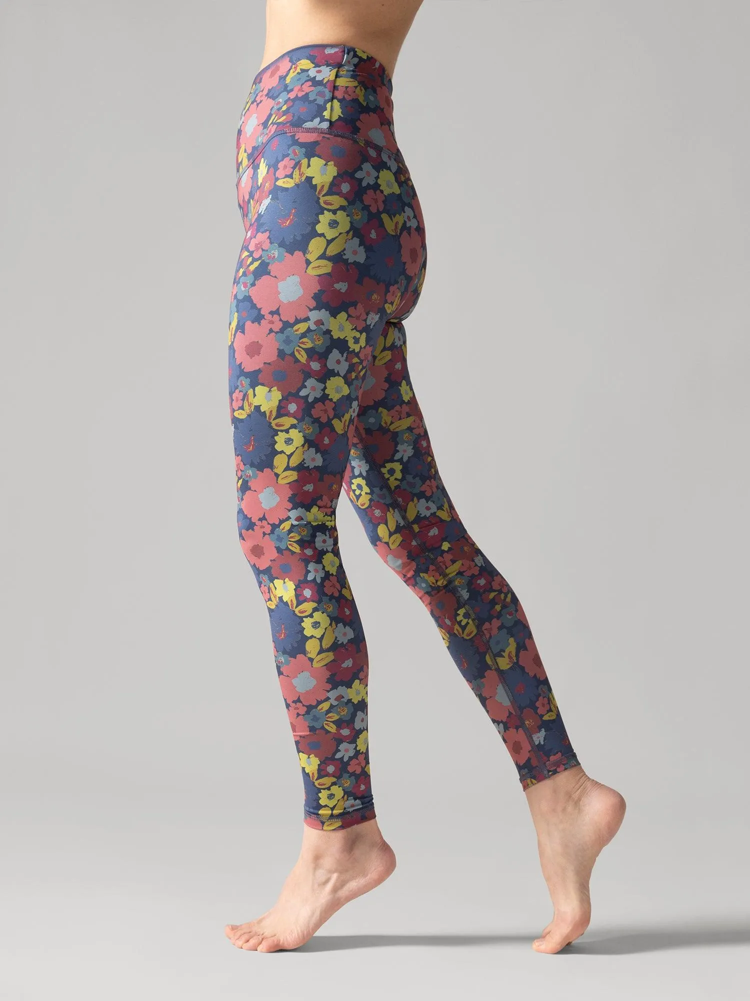 Reversible Ultralight High-Rise Legging - Groovy Meadow